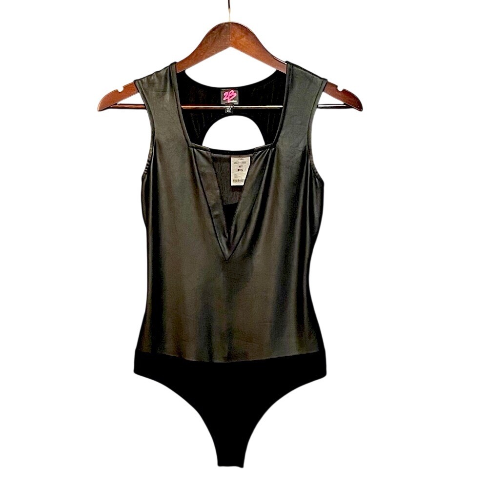 2b Bebe Faux Leather Bodysuit Black Deep V-Neck Keyhole Back Sleeveless P/S NEW